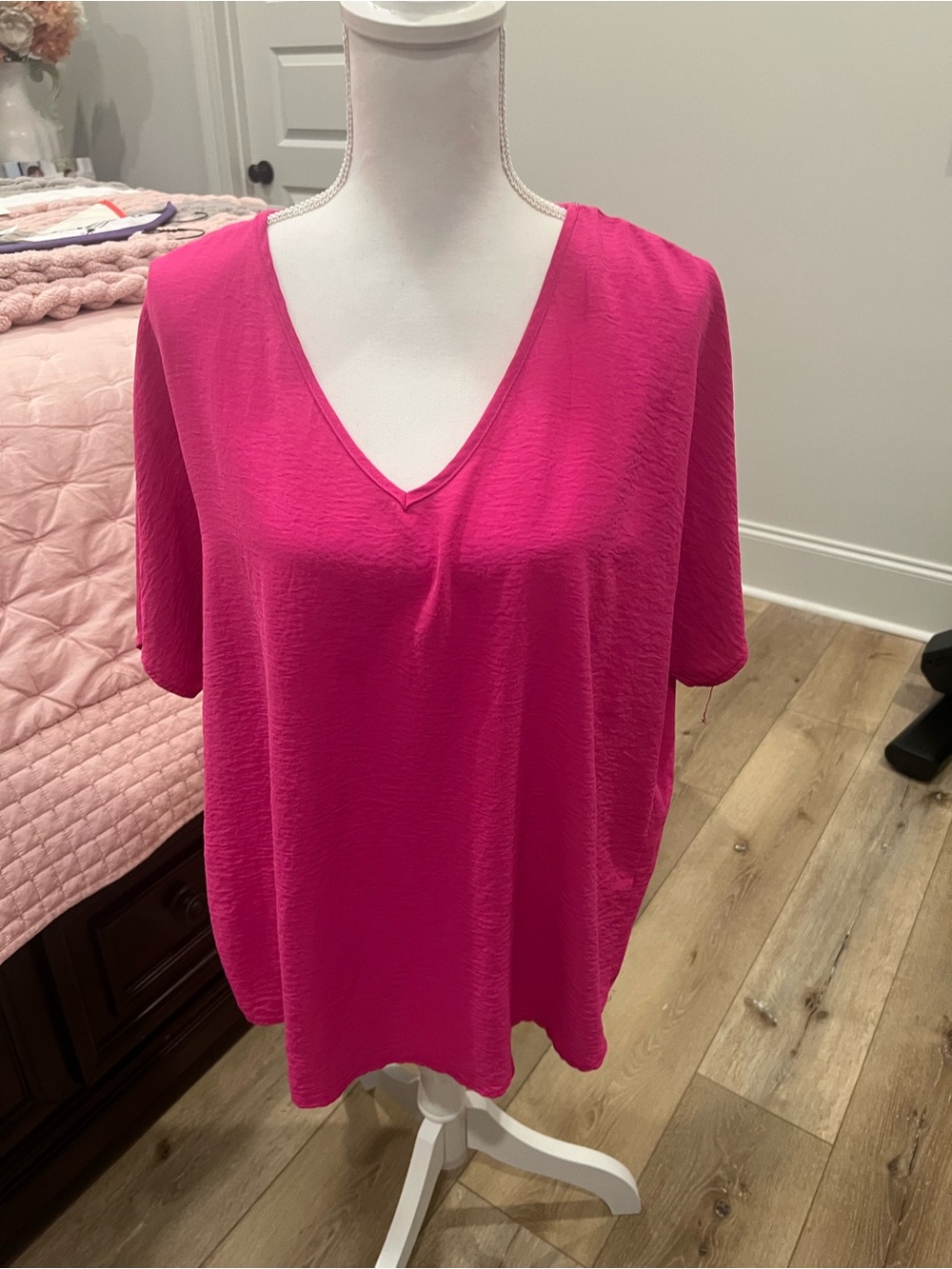 entro V-Neck Short Sleeve Blouse in Fuchsia Pink